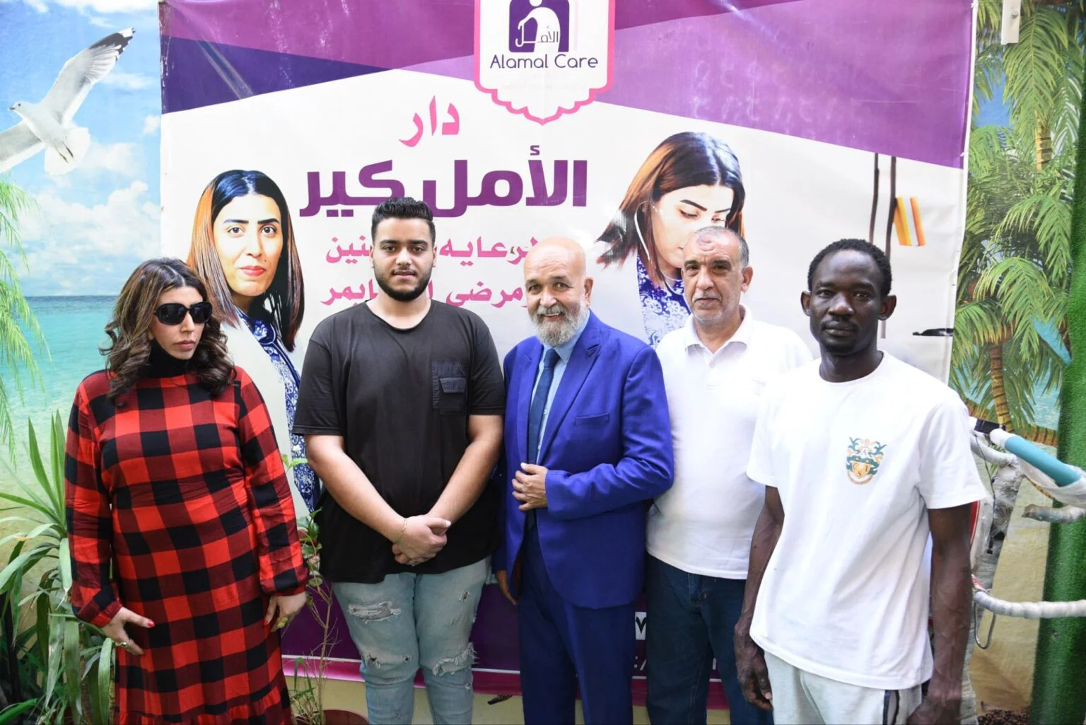 صورة الزيارة المرفقة بخبر ختام زيارة الفنان طلعت الشريف لدار مسنين الامل كير بالمعادي